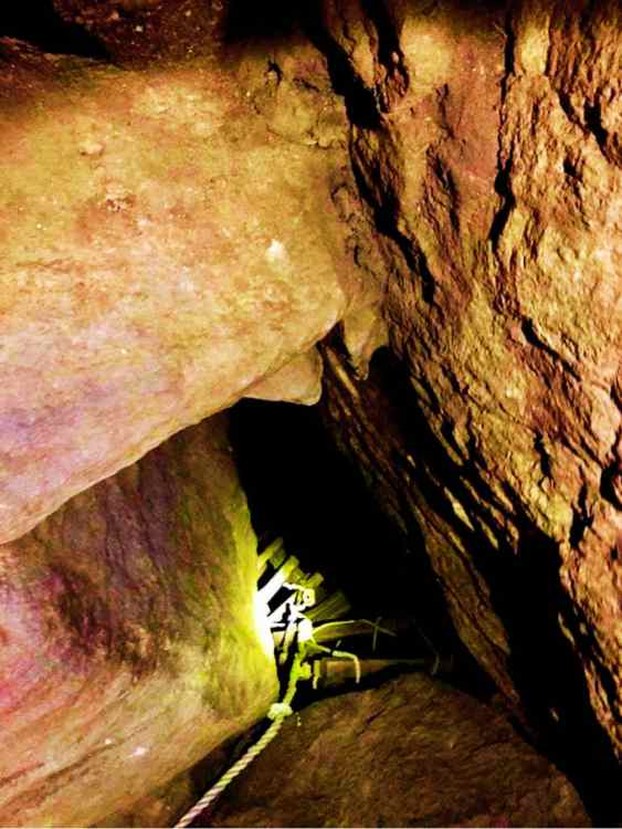 El Misterio del Estanque Azul en Sri Lanka 4 NP