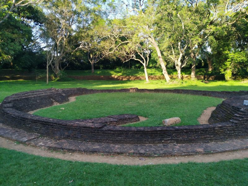 Revelando los misterios de Paduwasnuwara 6 padu (1)