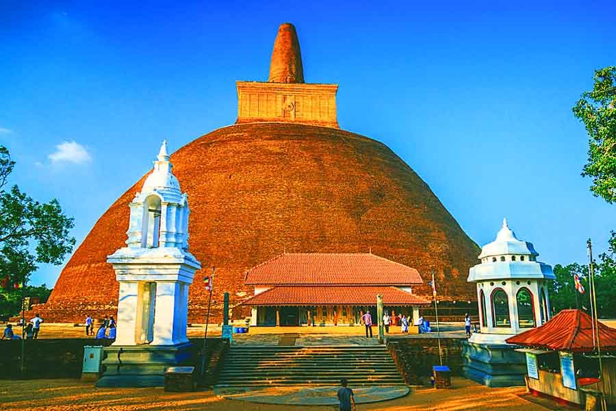 Anuradhapura, la ciudad antigua de siglo 3 AC en Sri Lanka 7 Abhayagiriya